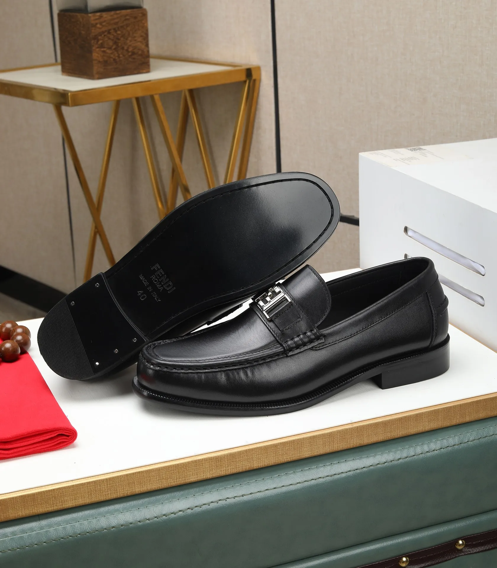 Men's shoes 💰580 (high-end, full cowhide) FENDI Fendi high-end formal leather shoes, original Italian imported cowhide surface + cowhide lining, original hardware, I believe you will be impressed from the first time you see it. The avant-garde atmosphere can no longer fully interpret its elegance. AAA grade rubber outsole, super comfortable. Original counter last, ensuring its original version and quality. The simple upper ensures its comfort and breathability. A pair of truly good shoes has its own unique soul, famous quality, regular size 38-44 (45 46 customized)